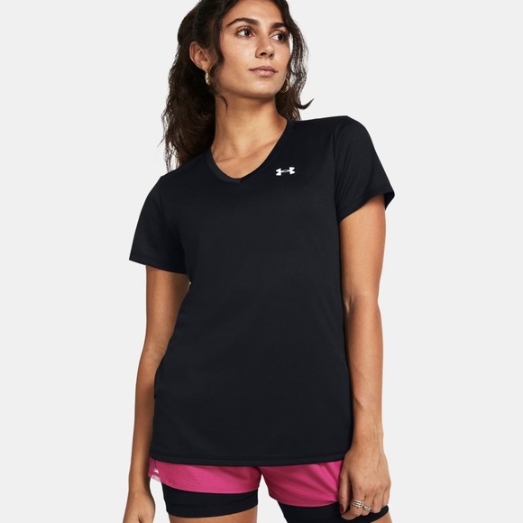 UNDER ARMOUR Women’s V-Neck HeatGear Tee, Size M, EUC - Picture 1 of 6